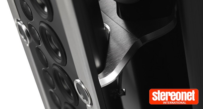MCINTOSH XRT1.1K LOUDSPEAKERS PACK 70 DRIVERS, STANDS JUST UNDER 6-FOOT TALL