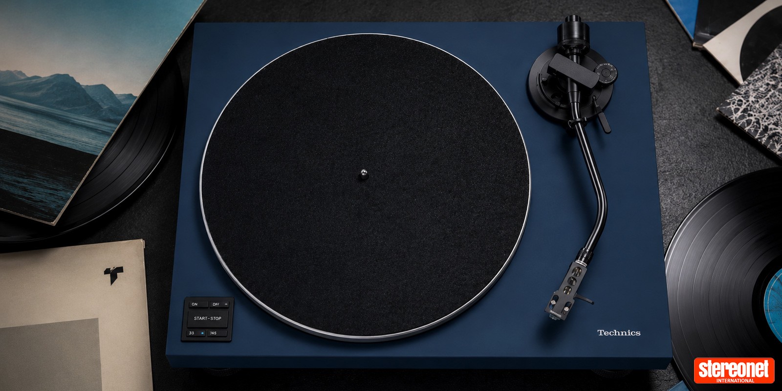 Technics SL-40CBT Gets Into the Groove in Blue and White