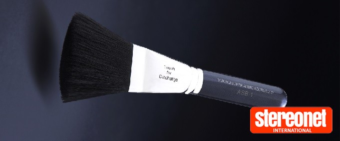 FURUTECH ASB-1 ANTISTATIC BRUSH AVAILABLE NOW IN THE UK
