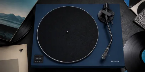 Technics SL-40CBT Gets Into the Groove in Blue and White