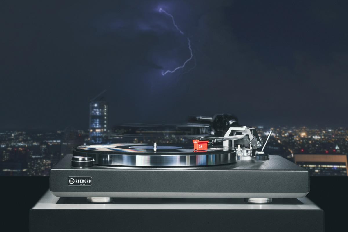 M600-lifestyle- 1 resized