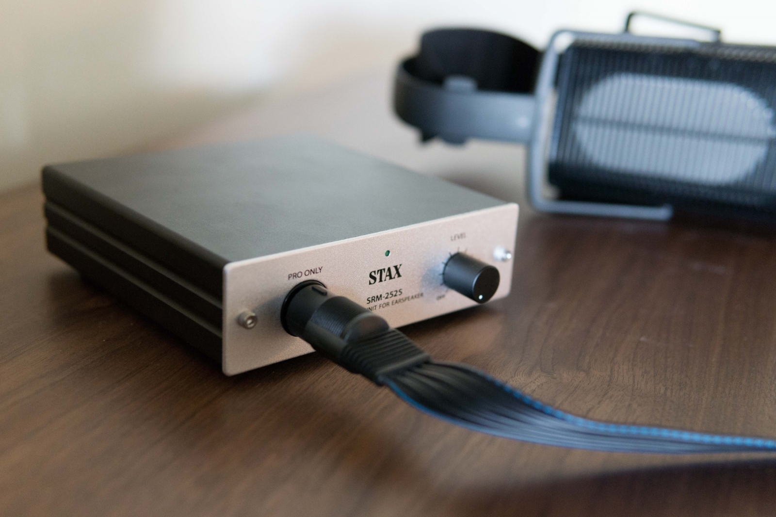 Stax SRS-3100 Electrostatic Earspeaker System Review | StereoNET