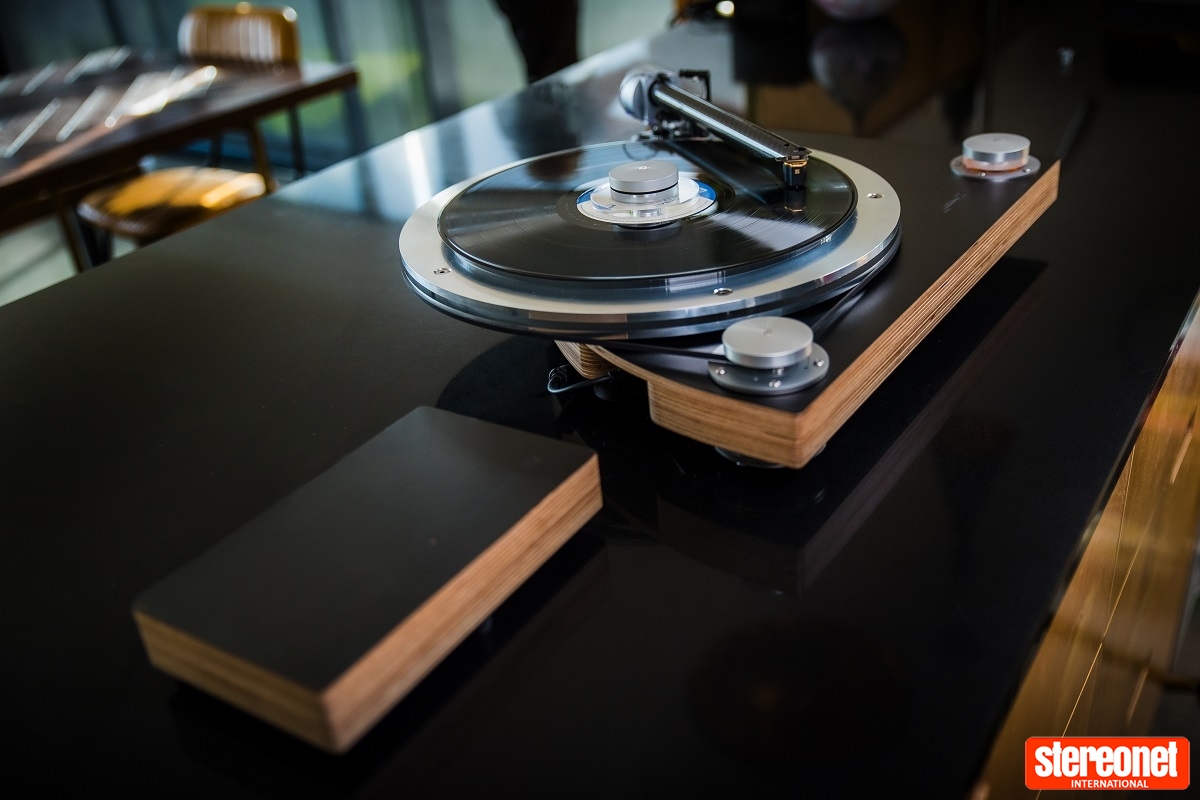 DBL The Wand 14-4 Turntable and Tonearm