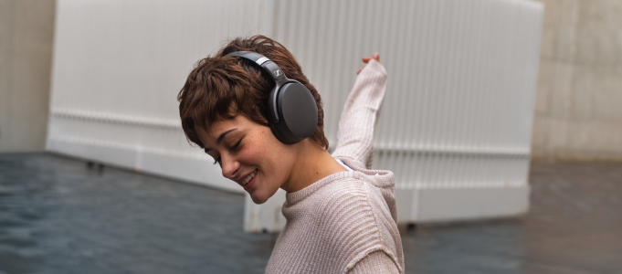 Sennheiser’s Alexa-Friendly HD 450SE Noise-Cancelling Headphones Released